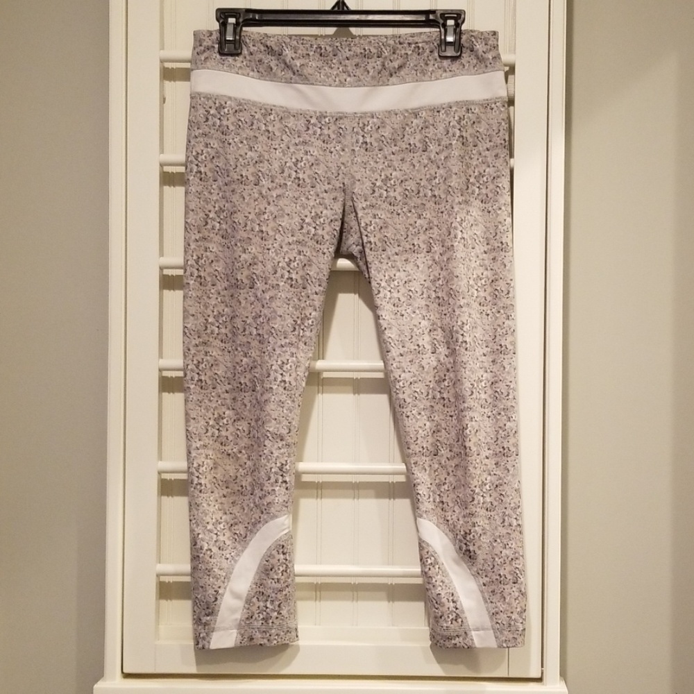Lululemon Gray-Speckled w/ beige leggings Size 8